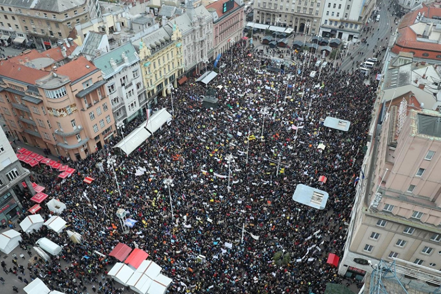 Telegramovi reporteri bili su na Trgu: Prije tri godine na prosvjedu ljudi su bili nezadovoljni. Danas su bili bijesni